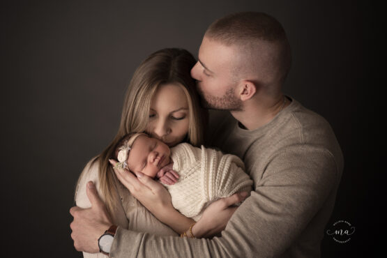 metro detroit michigan newborn photographer melissa anne photography parents with baby