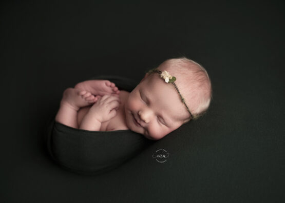 troy michigan newborn photographer melissa anne photography smiling baby egg wrap