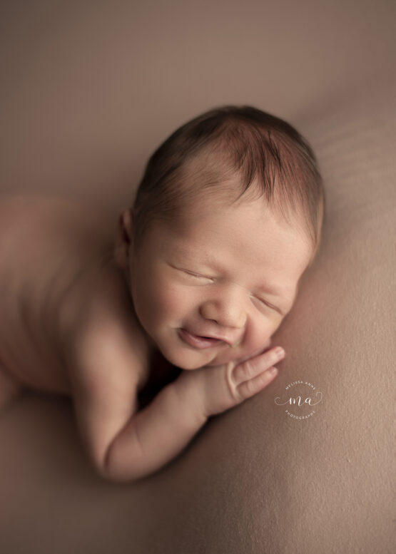 troy michigan newborn photographer melissa anne photography smiling baby side pose