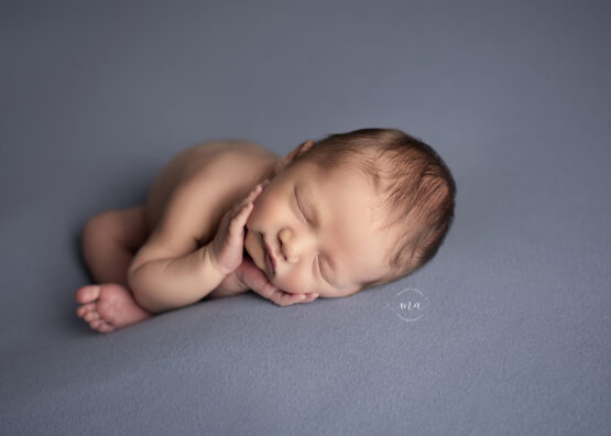 troy michigan newborn photographer melissa anne photography timber pose