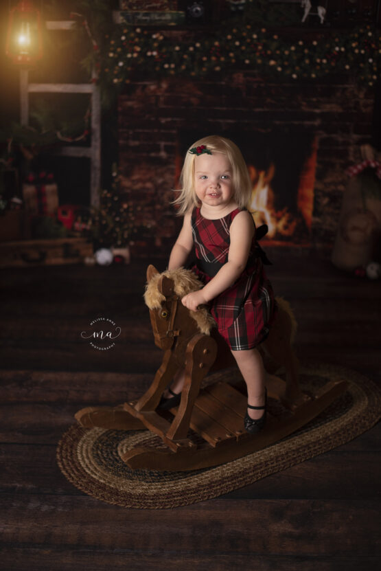 troy michigan photographer melissa anne photography Christmas mini Session rocking horse