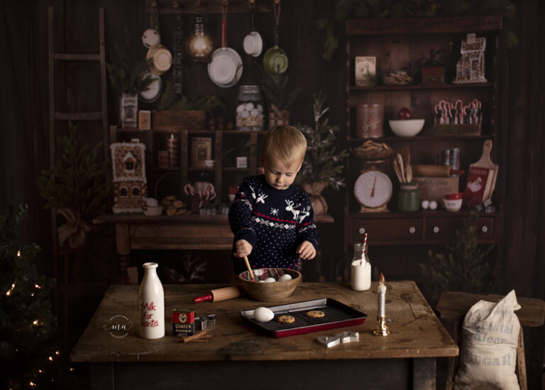 Michigan photographer Melissa Anne Photography Christmas baking cookies vintage scene