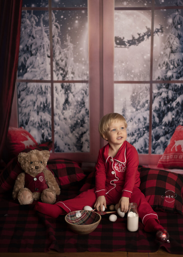Michigan photographer Melissa Anne Photography Christmas sessions waiting for Santa