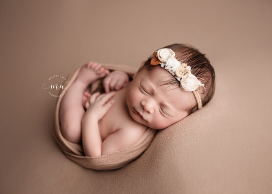 Michigan newborn photographer Melissa Anne Photography Huck Finn neutral wrap