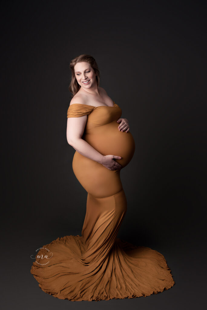 Michigan maternity newborn photographer Melissa Anne Photography twin mom pregnancy photos