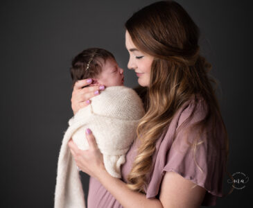 10 Secrets for a more comfortable delivery Troy Michigan newborn photographer Melissa Anne Photography mother and newborn baby girl