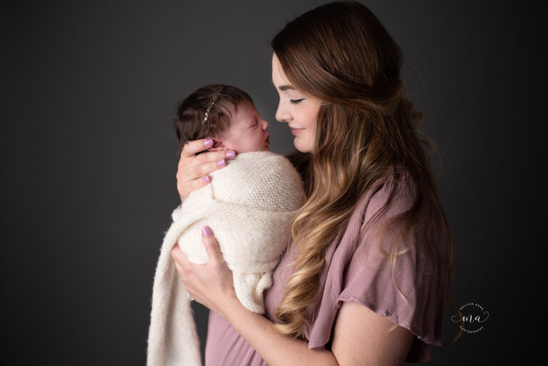 10 Secrets for a more comfortable delivery Troy Michigan newborn photographer Melissa Anne Photography mother and newborn baby girl