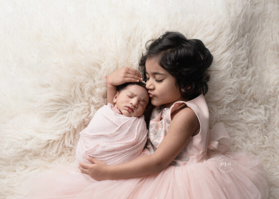 Michigan newborn photographer Melissa Anne Photography sibling sisters