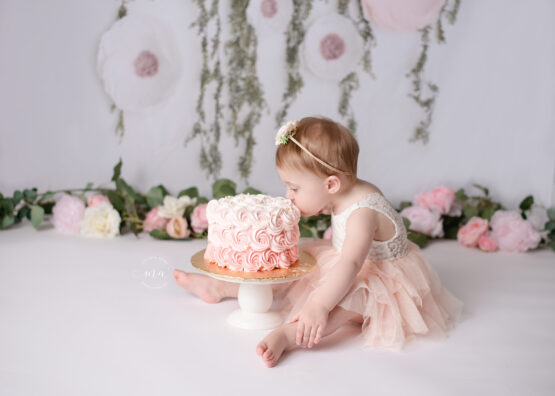 Michigan photographer Melissa Anne Photography cake smash session one year old birthday girl floral pink white