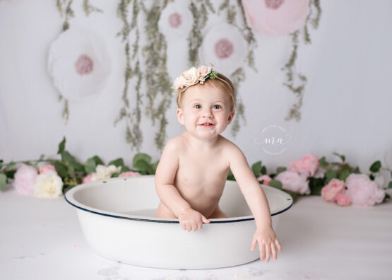 Michigan photographer Melissa Anne Photography first birthday cake smash photo session spring florals