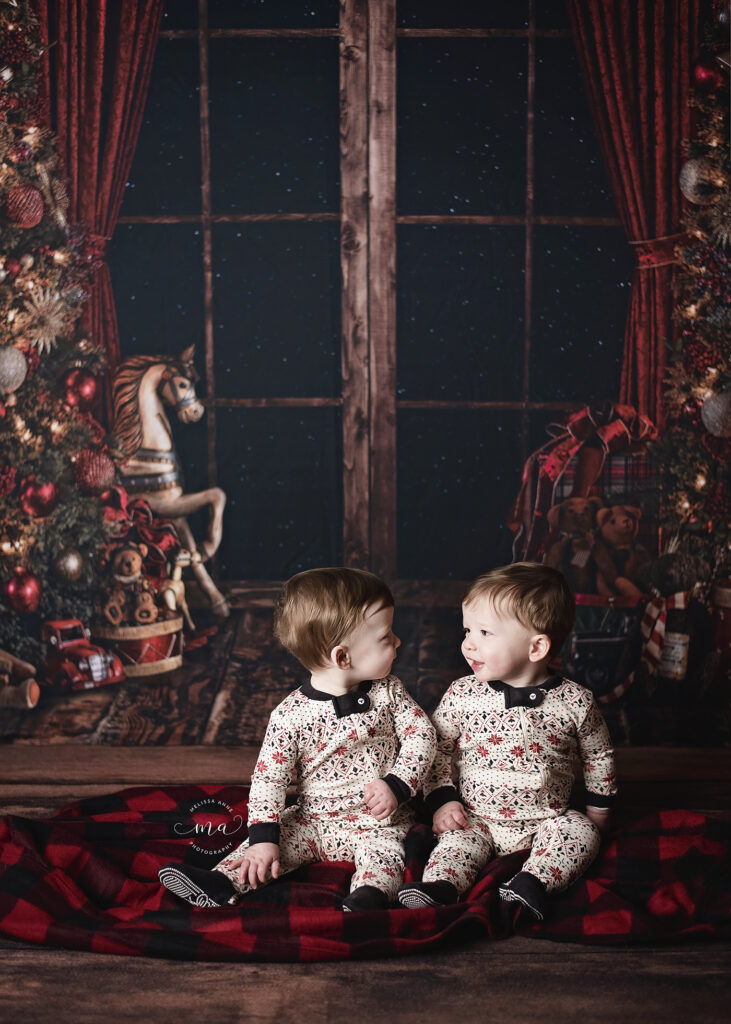 Troy Michigan photographer Melissa Anne Photography Christmas mini photo session with identical twin boys