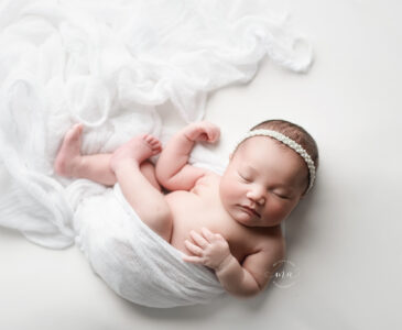 posed-newborn-photography-Troy-Michigan-Melissa-Anne-Photography