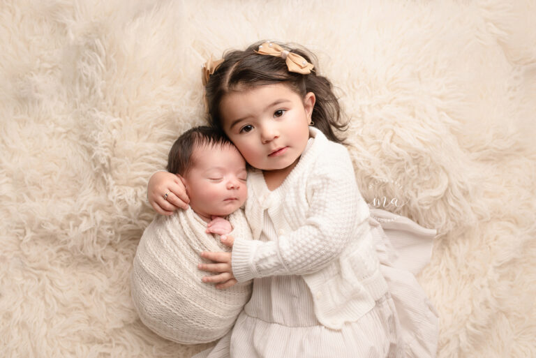 Metro-Detroit-Michigan-photographer-Melissa Anne-Photography-posed-newborn-big-sister-with-baby-brother