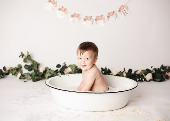 Michigan photographer Melissa Anne Photography cake smash one year photo with cute girl washtub
