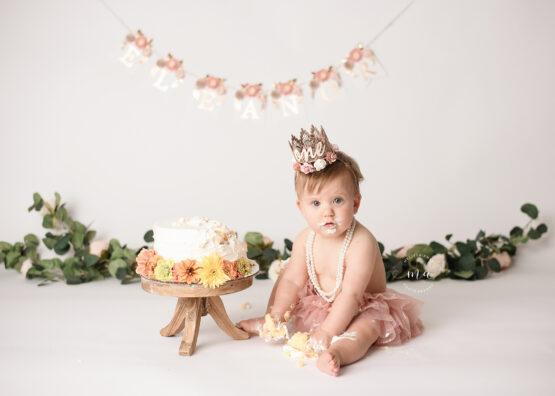 Michigan photographer Melissa Anne Photography cake smash photo session with one year old girl flowers and tutu
