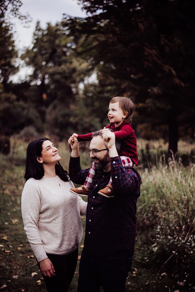 Metro-Detroit-Fall-family-photo-sessions-Melissa-anne-Photography-outdoor-family-photos-at-park-in-the-fall