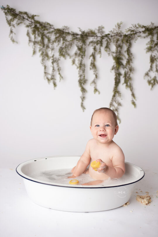 metro Detroit baby photographer Melissa Anne Photography baby one year photo session cake smash washtub with greenery