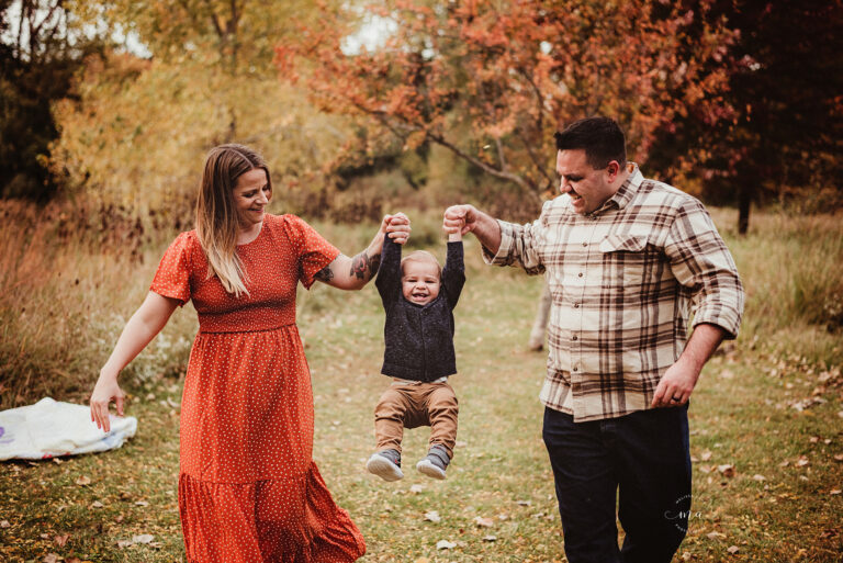 Troy Michigan photographer Melissa Anne Photography fall family portraits Metro Detroit