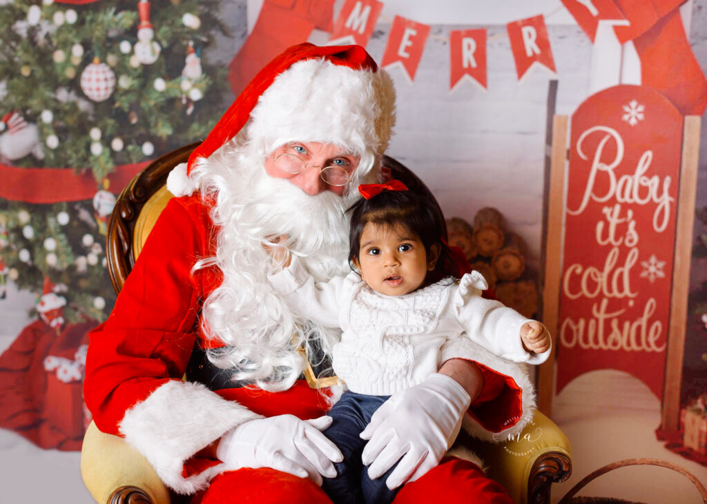 Christmas mini sessions Troy Michigan photographer Melissa Anne Photography Santa with little girl