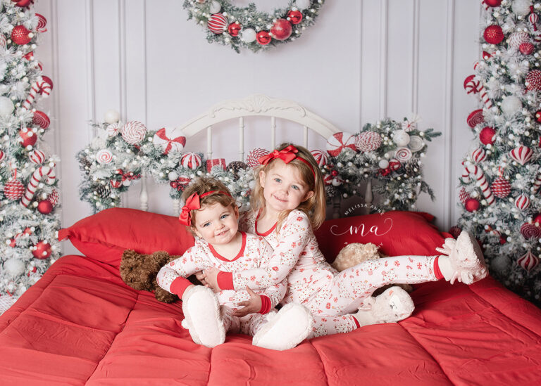 Michigan-photographer-Melissa-Anne-Photography-Christmas-mini-session-with-sister-in-pajamas