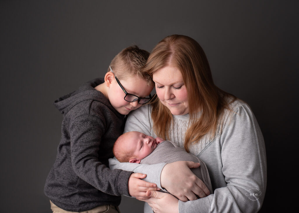 Troy Michigan newborn photographer Melissa Anne Photography mother and her sons