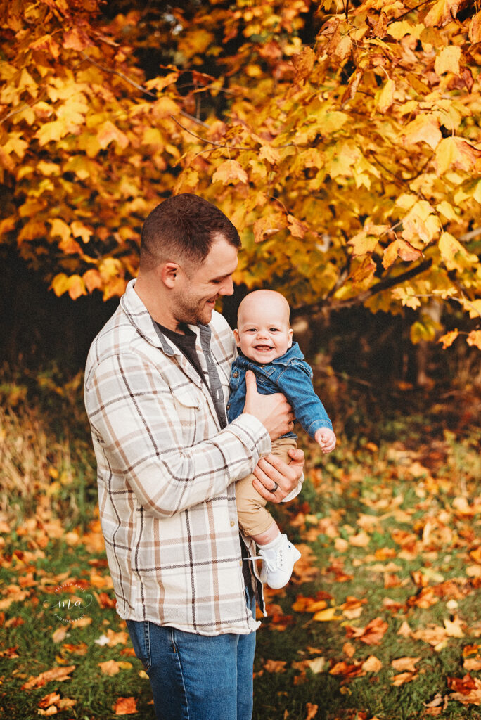 Utica Michigan family photographer Melissa Anne Photography outdoor family photo session dad with baby boy