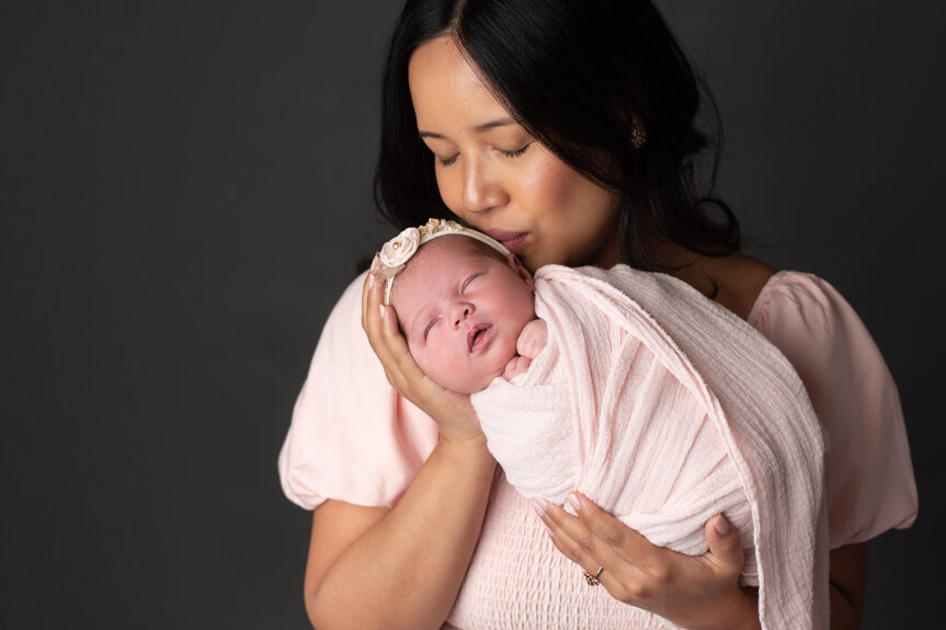 Clarkston Michigan newborn photographer Melissa Anne Photography mother and newborn baby girl