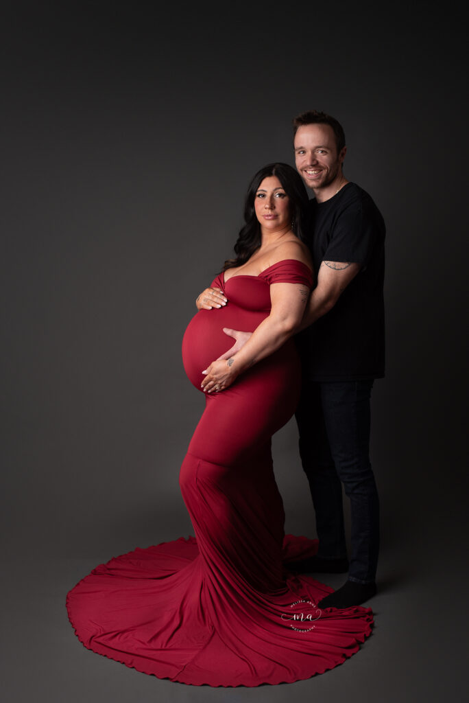 Royal Oak Michigan maternity newborn photographer Melissa Anne Photography maternity photo session in studio