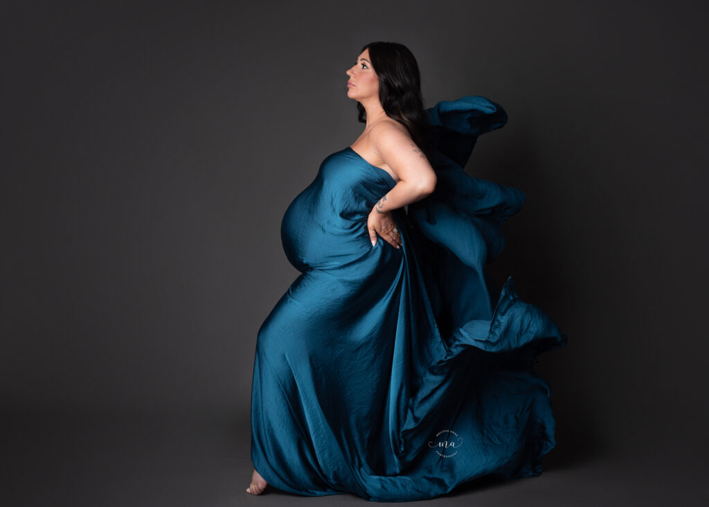 Troy Michigan maternity newborn photographer Melissa Anne Photography maternity session with emerald green scarf flowing