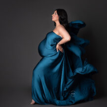Troy Michigan maternity newborn photographer Melissa Anne Photography maternity session with emerald green scarf flowing
