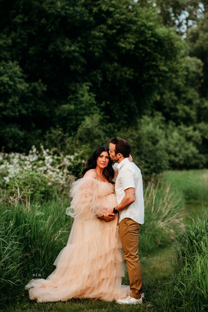 Troy Michigan maternity newborn photographer Melissa Anne Photography outdoor summer maternity session in woods