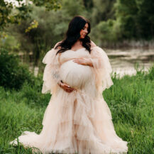 Troy Michigan maternity newborn photographer Melissa Anne Photography summer outdoor maternity session couture gown