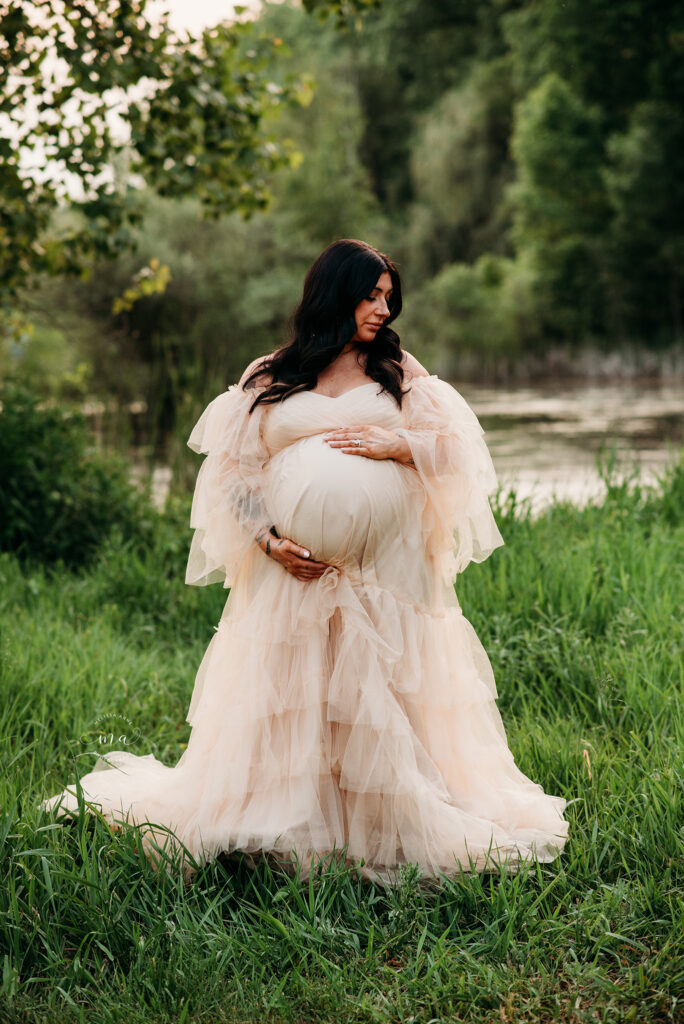 Troy Michigan maternity newborn photographer Melissa Anne Photography summer outdoor maternity session couture gown