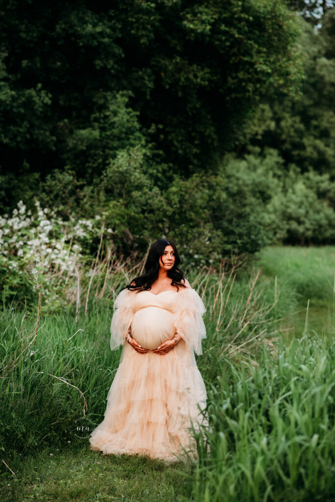 Troy Michigan maternity newborn photographer Melissa Anne Photography woodland maternity session in summer