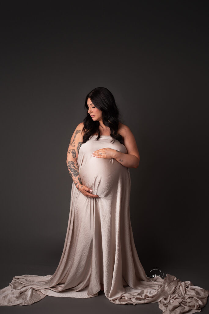 Troy Michigan maternity photographer Melissa Anne Photography studio maternity session with cream tulle gown