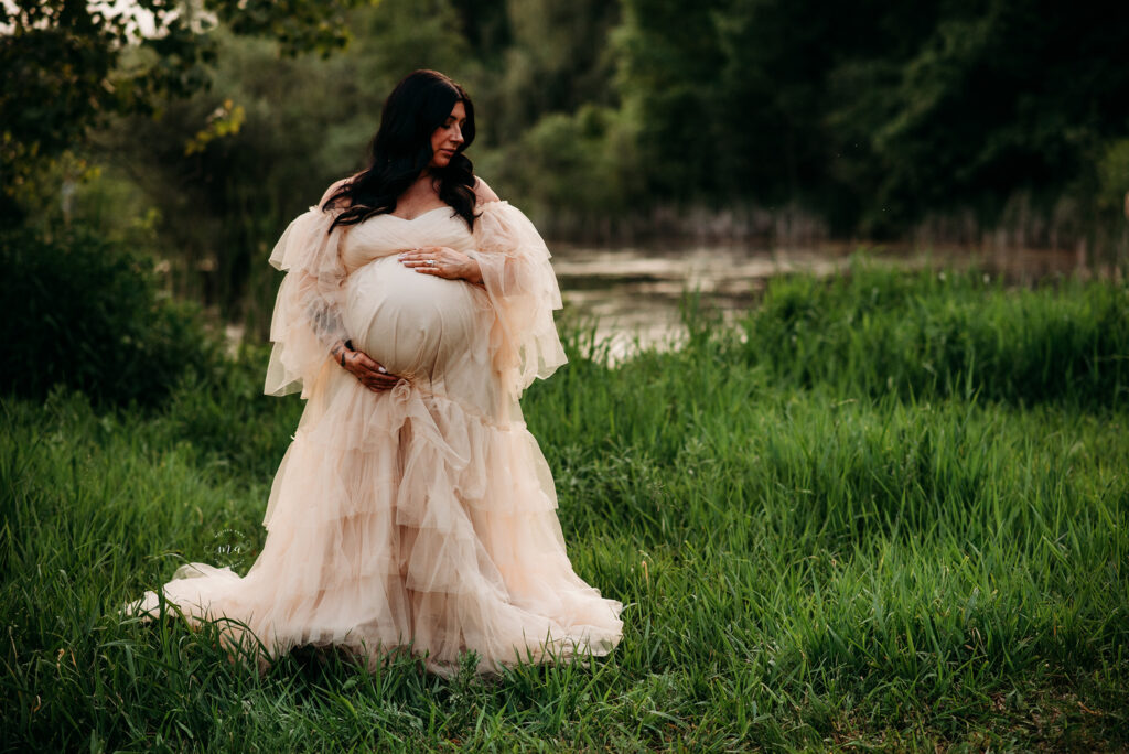 Troy Michigan maternity photographer Melissa Anne Photography summer park photo session tulle couture maternity gown