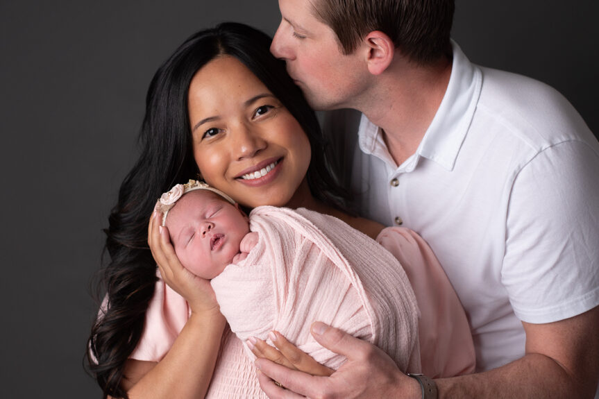 Troy Michigan newborn photographer Melissa Anne Photography newborn baby with parents on dark gray background