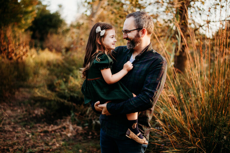 Troy Michigan family photographer Melissa Anne Photography dad holding daughter in outdoor park in fall portrait session