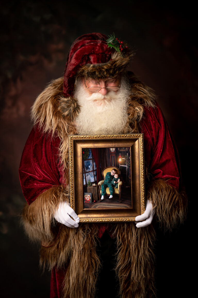 Melissa Anne Photography Troy Michigan Christmas Mini Sessions Santa holding frame